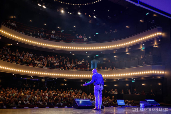 Spreker Leen Zevenbergen op het IIA Congres 2019 (©Elisabeth Beelaerts)